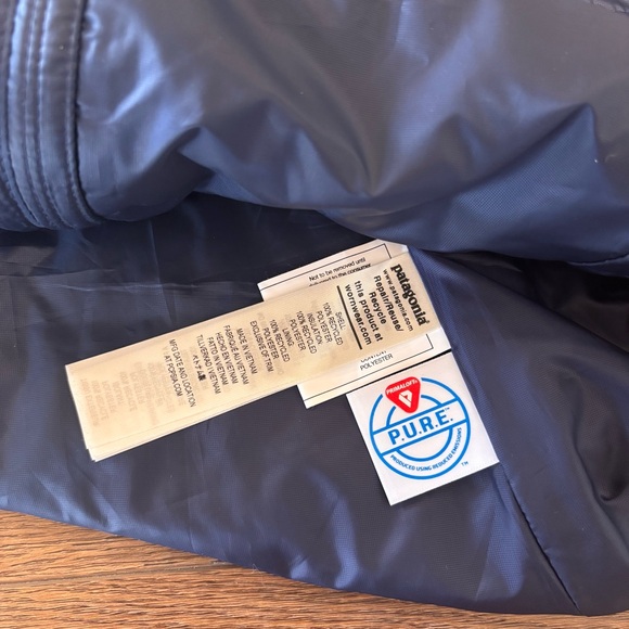 PATAGONIA - Women’s Nano Puff Vest (XS) in Classic Navy Blue (Water-Resistant) - Picture 4 of 5